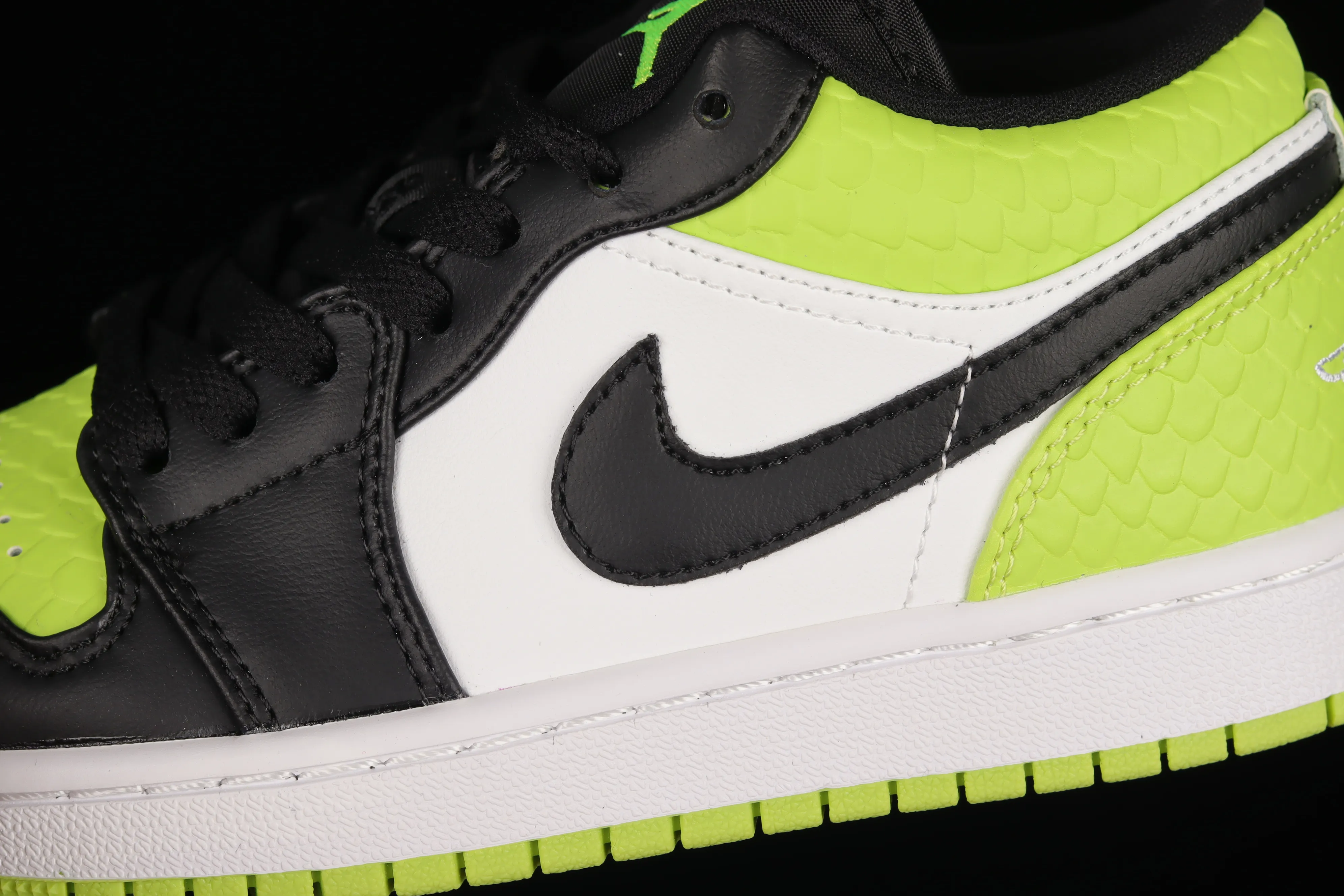 All categories Air Jordan Jordan series basketball shoes Air Jordan 1 Low Z version Air Jordan 1 Low AJ1 Joe 1 Green Snake Low-top cultural basketball shoes DX4446-301